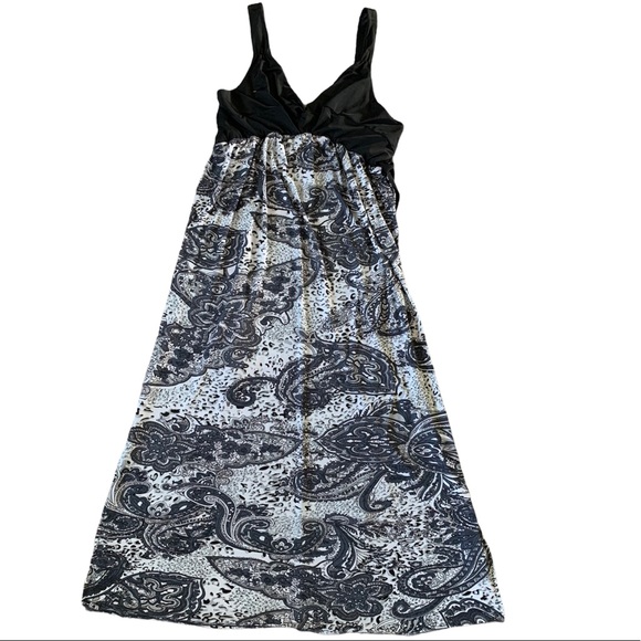 california woman Dresses & Skirts - 🎉HP🎉 Paisley print maxi dress